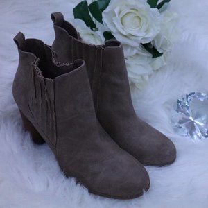 BOOTIES